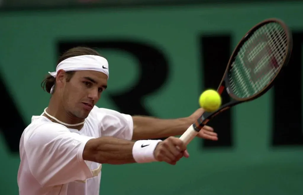 Roger cayó en Roland Garros 2001 ante Corretja, que luefo llegó a la final. (Foto: Getty).