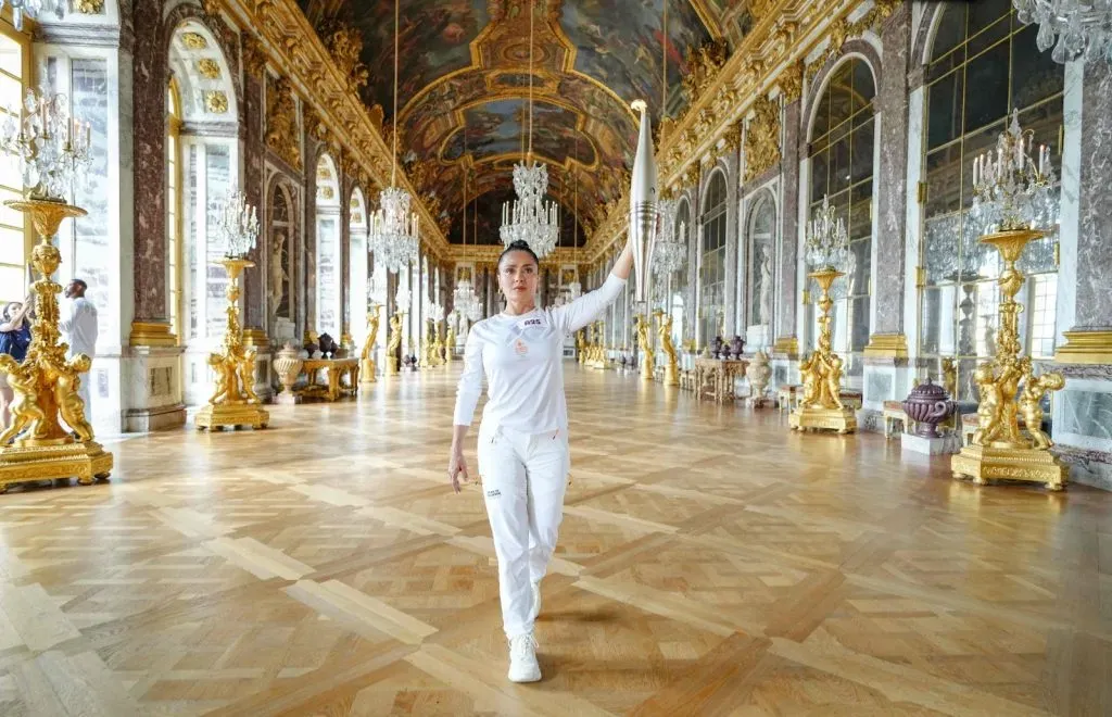 Salma se paseó con la llama por los pasillos del Palacio de Versalles