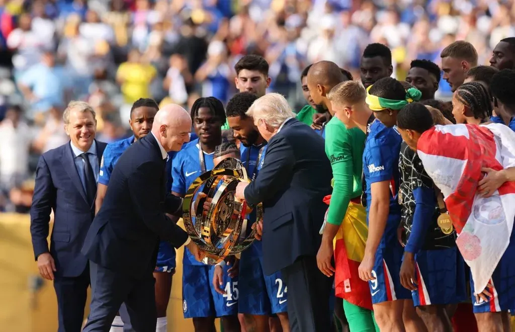 Donald Trump entregó réplica del trofeo del Mundial de Clubes al Chelsea (Getty Images)