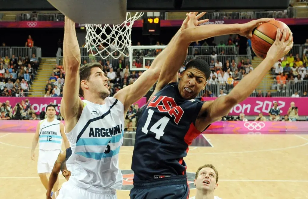 Marcos Mata ante Anthony Davis en Londres 2012. (Foto: Getty)