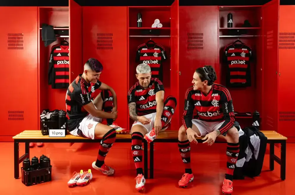 Flamengo divulga imagens do novo uniforme para a temporada 2025. Foto: Divulgação / Adidas