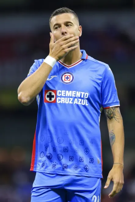 Carrera solamente jugó 10 partidos en Cruz Azul: sin goles ni asistencias. Getty Images.