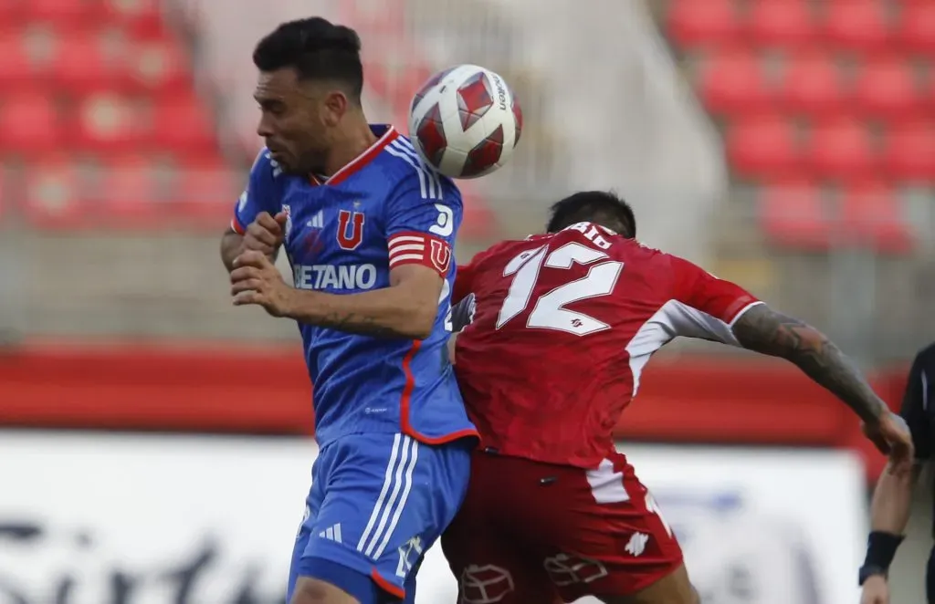 Nery Domínguez ha jugado de defensa y volante en Universidad de Chile: Foto: Jose Robles/Photosport