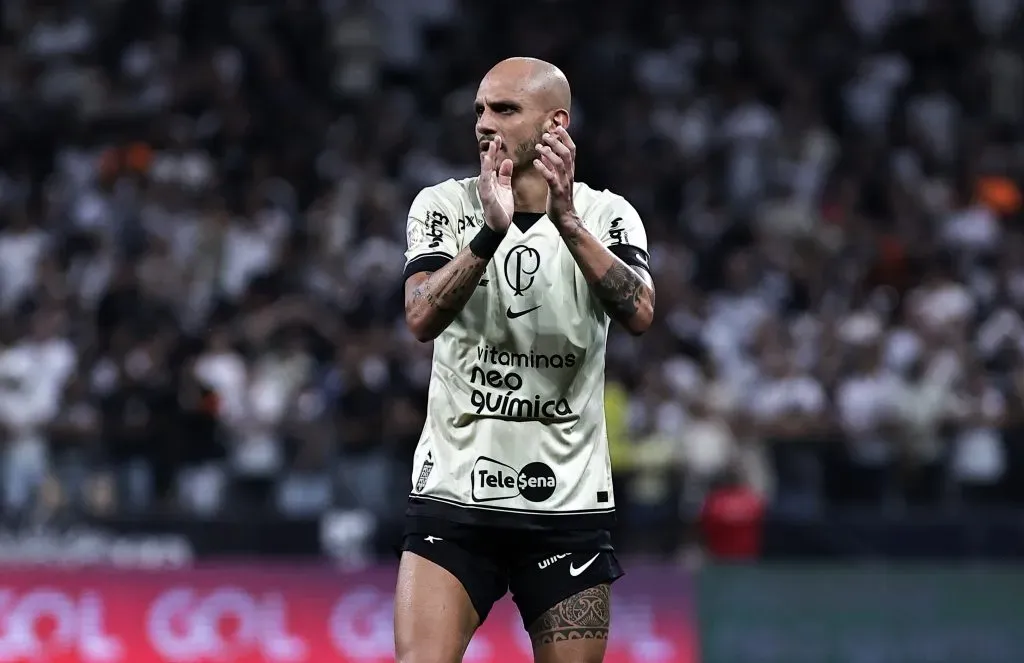 Fabio Santos jogador do Corinthians durante partida contra o Internacional Foto: Fabio Giannelli/AGIF
