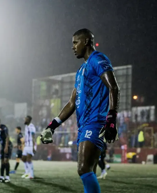 Parker con el Santos de Guapilés. Foto: adsantosoficial