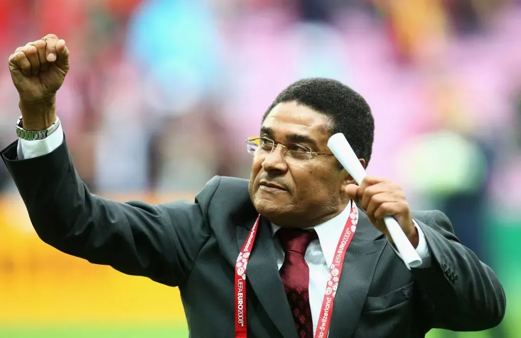 Eusebio durante el partido del Grupo A de la Eurocopa 2008 entre Portugal y Turquía , 2008 (Getty Images).