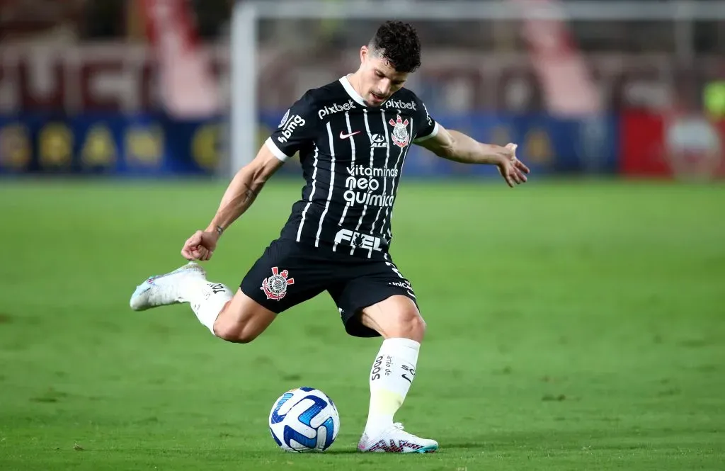 Rafael Ramos em ação pelo Corinthians. (Photo by Raul Sifuentes/Getty Images)