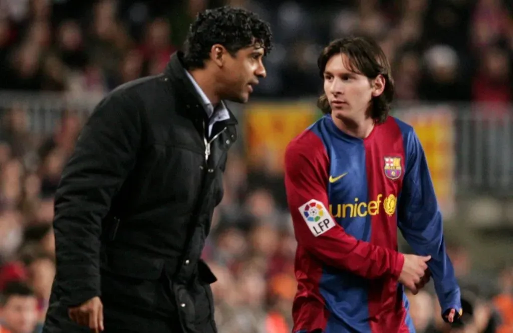 Frank Rijkaard y Lionel Messi: Getty