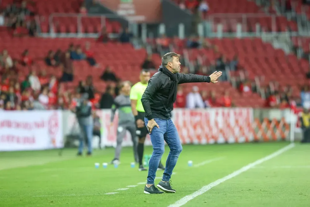 Eduardo Coudet, comanda Inter contra o América-MG  — Foto: Ricardo Duarte/Internacional