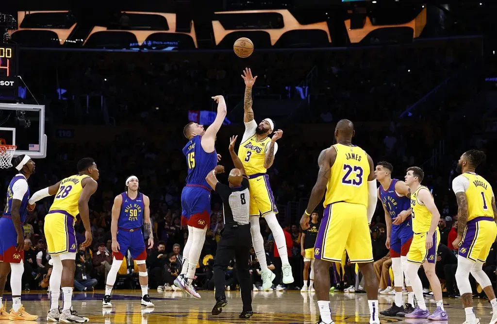 Lakers de Davis e Lebron tentam impedir varrida dos Nuggets em Los Angeles, pela primeira rodada dos play-offs da NBA (Foto: Ronald Martinez/Getty Images)
