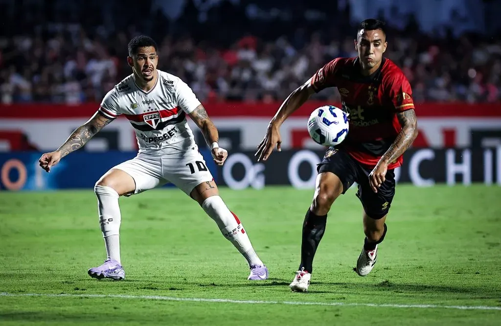 Luciano não concorda com Zubeldía e atitude do jogador chama atenção em São Paulo x Sport
