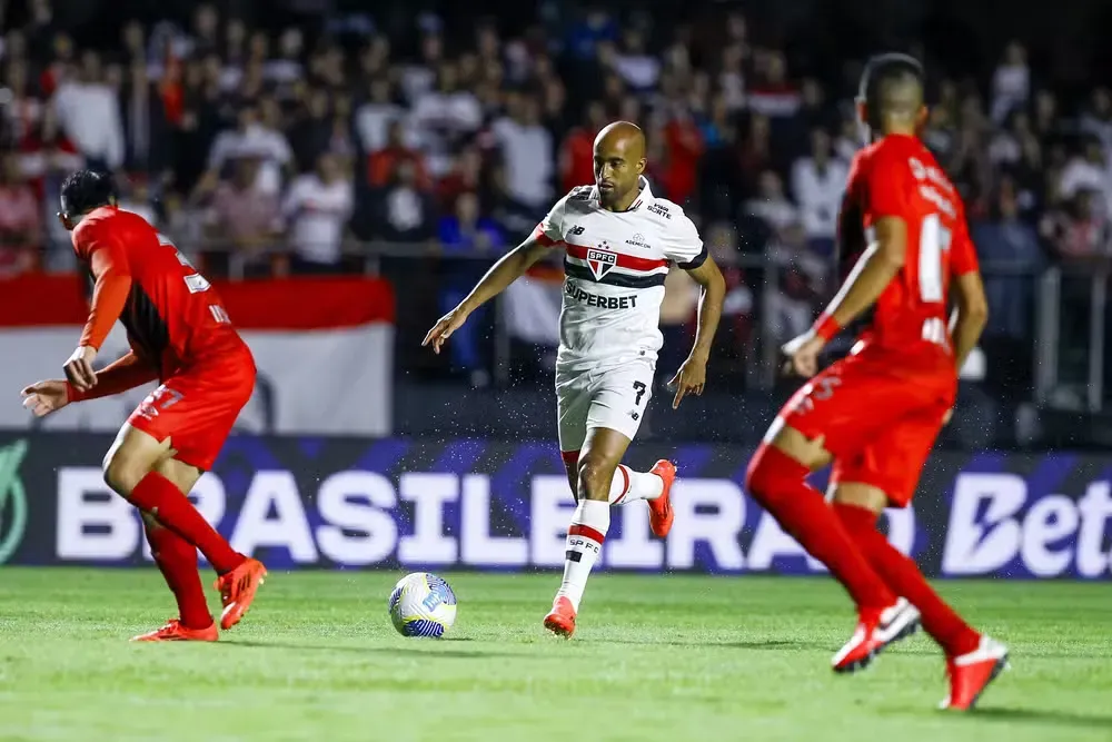 Lucas Moura São Paulo x Athletico-PR — Foto: Marco Miatelo/AGIF