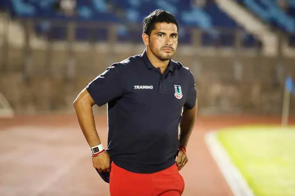 Miguel Riffo en su primera experiencia como técnico en La Calera (Photosport)