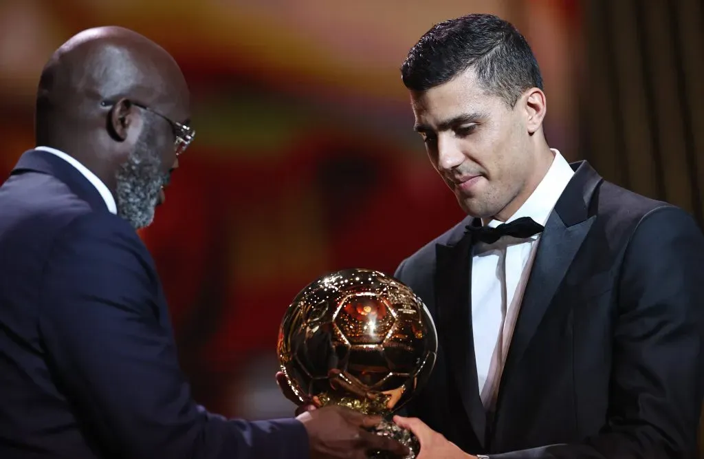 Rodri, do Manchester City, recebe prêmio da Bola de Ouro 2024. Segundo o portal DIARIO AS, ele é visto como um reforço fundamental no Real Madrid. foto: IMAGO / Xinhua