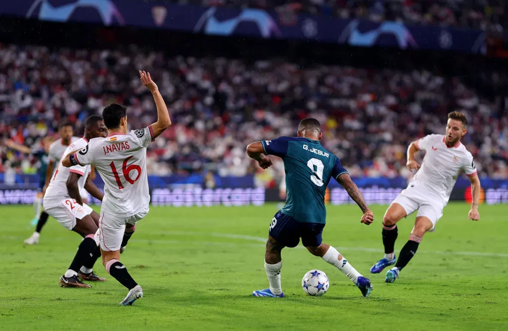 Gabriel Jesús y su golazo ante Sevilla. (Foto: Getty)