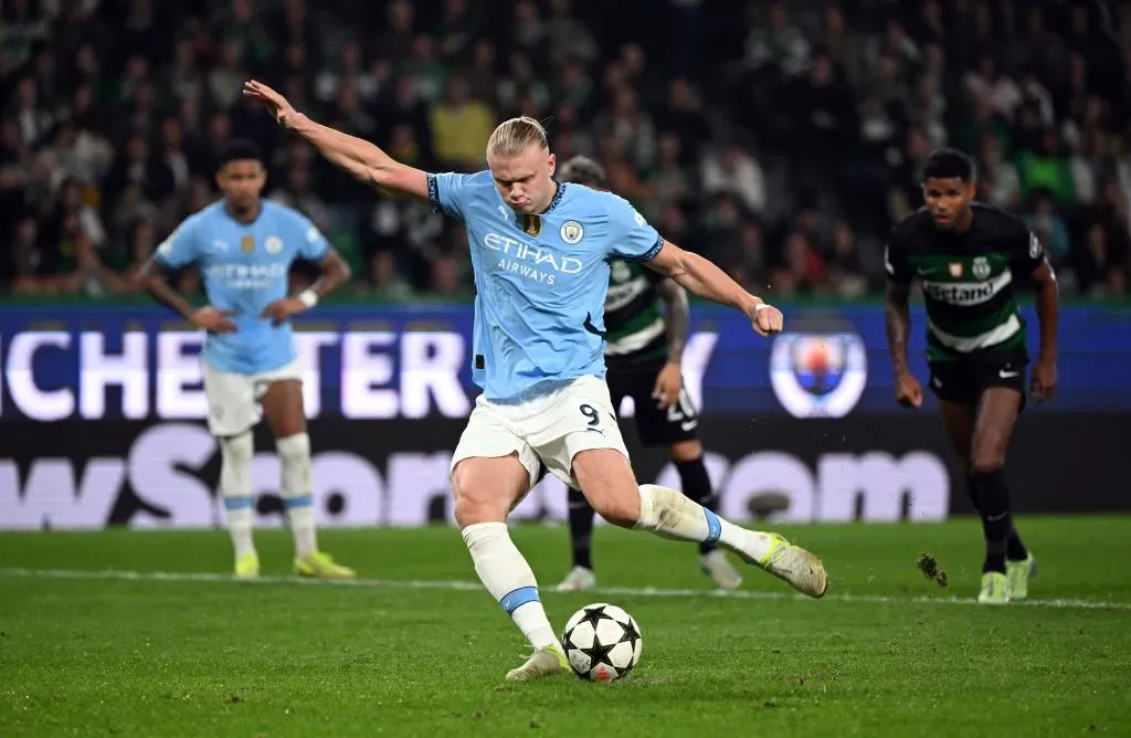 Haaland erra cobrança de pênalti em Sporting x Manchester City e é detonado nas redes sociais. Foto: IMAGO / PA Images