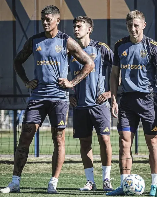 Rey Domenech, junto a Marcos Rojo y Barinaga, en la pretemporada de Boca (@camiireey en Instagram)