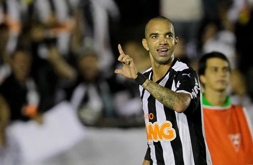 Diego Tardelli comemora gol – Foto: Washington Alves/Getty Images)