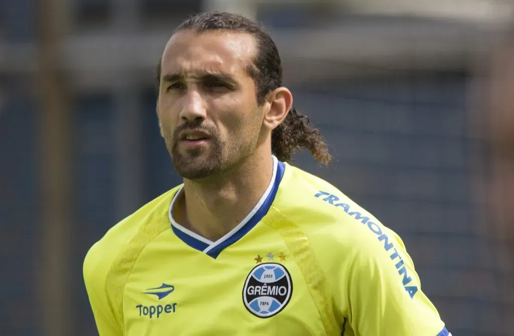 Porto Alegre – RS – 11/11/2014 – Barcos no treino do Gremio no Estadio Olimpico. Foto: Raul Pereira/AGIF