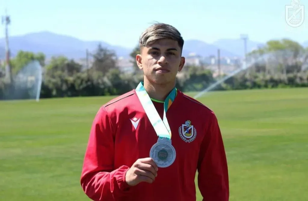 Maxi Guerrero con la medalla de plata de los Juegos Panamericanos Santiago 2023. Foto: La Serena.