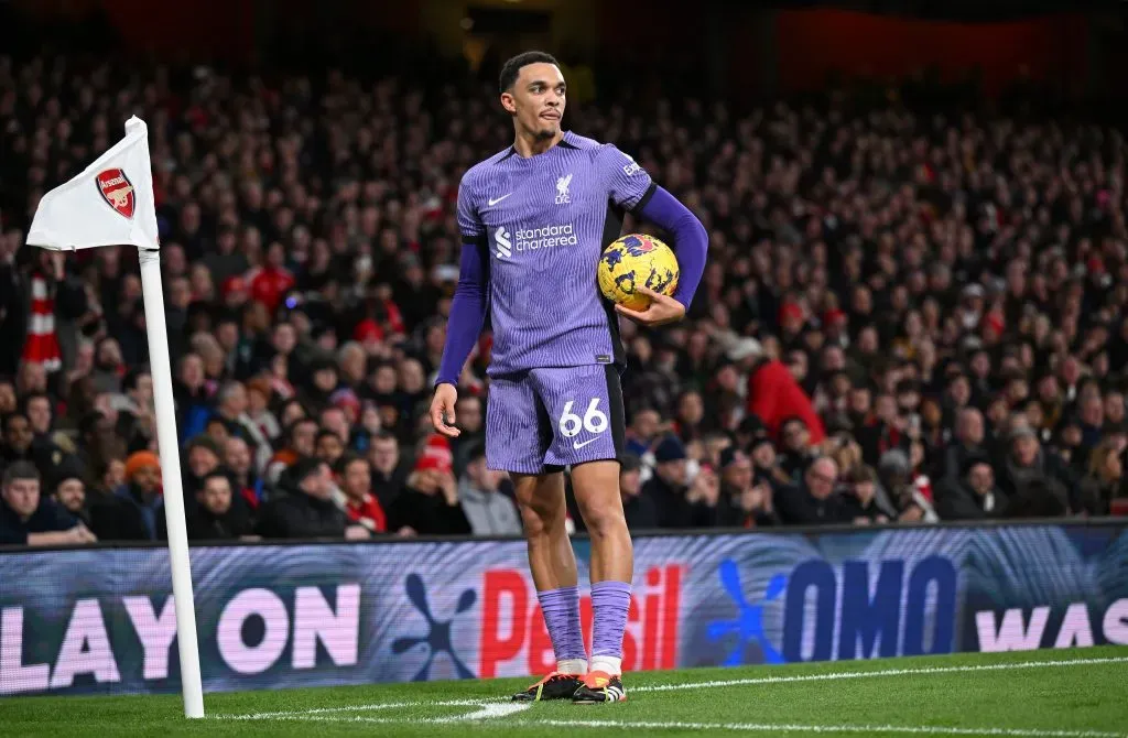 Trent Alexander-Arnold em partida pelo Liverpool. (Photo by Shaun Botterill/Getty Images)