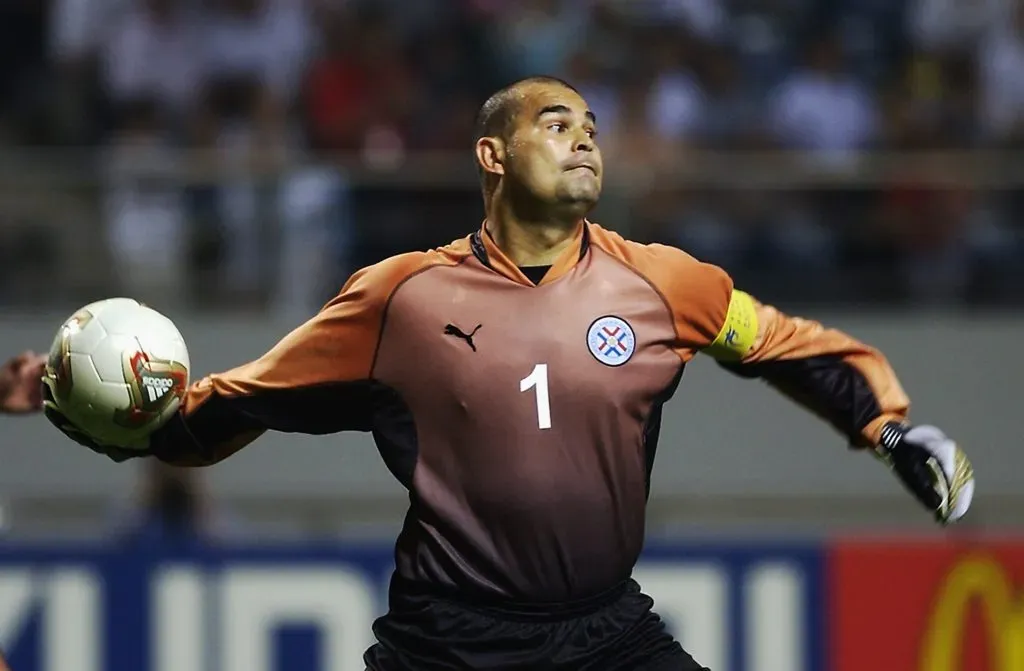 Chilavert disputó dos Mundiales con la Selección de Paraguay y ganó cinco títulos internacionales con Vélez, incluida la Copa Libertadores y la Intercontinental de 1994.