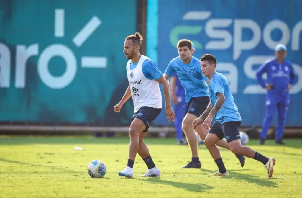 Braithwaite em treino pelo Grêmio