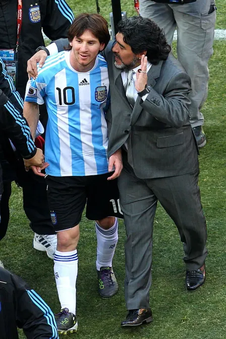Maradona con Messi, 17 de Junio del 2010 en Johannesburgo.  (Getty Images)