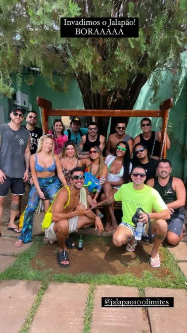 Lexa, o namorado Ricardo Vianna e um grupo de amigos no Jalapão. Reprodução/Instagram oficial de Lexa