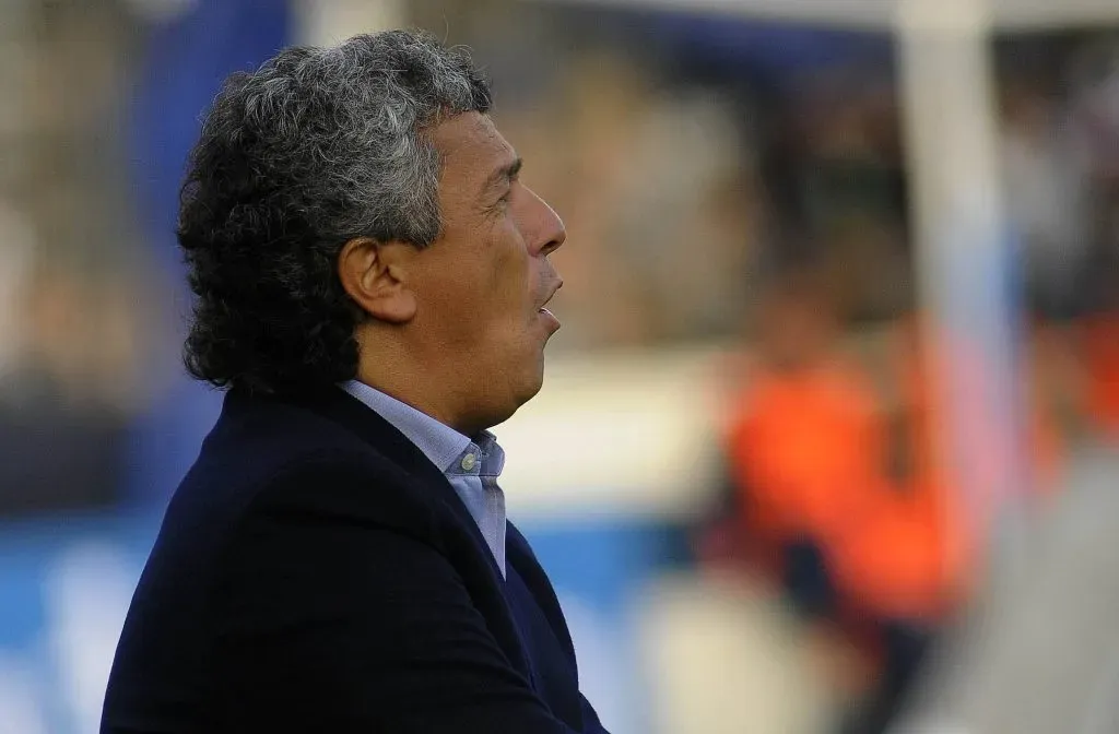 Néstor Gorosito dirigiendo en Tigre. (Foto: IMAGO).