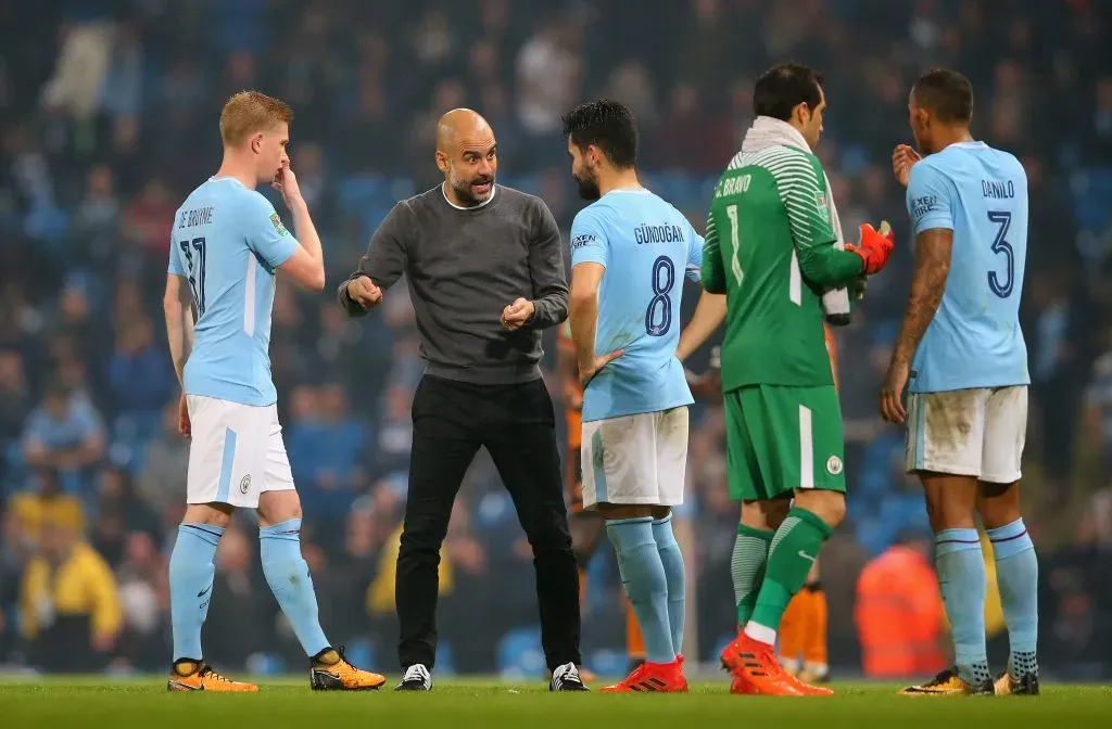 Claudio Bravo e Ilkay Gündogan fueron compañeros en el Manchester City de Pep Guardiola. Foto: Getty Images