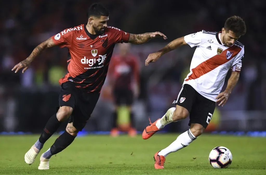 Lucho nos tempos de jogador pelo Athletico Paranaense. (Photo by Marcelo Endelli/Getty Images)