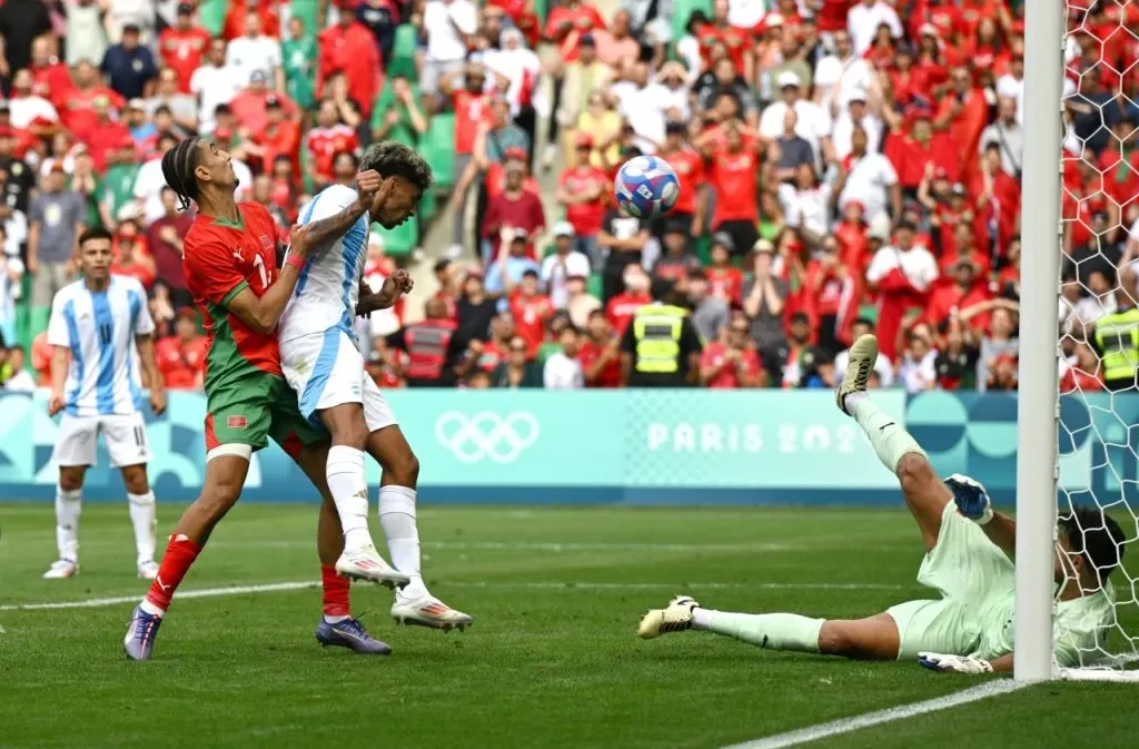 La jugada que generó el escándalo en el Argentina vs. Marruecos en París 2024 (Getty Images)