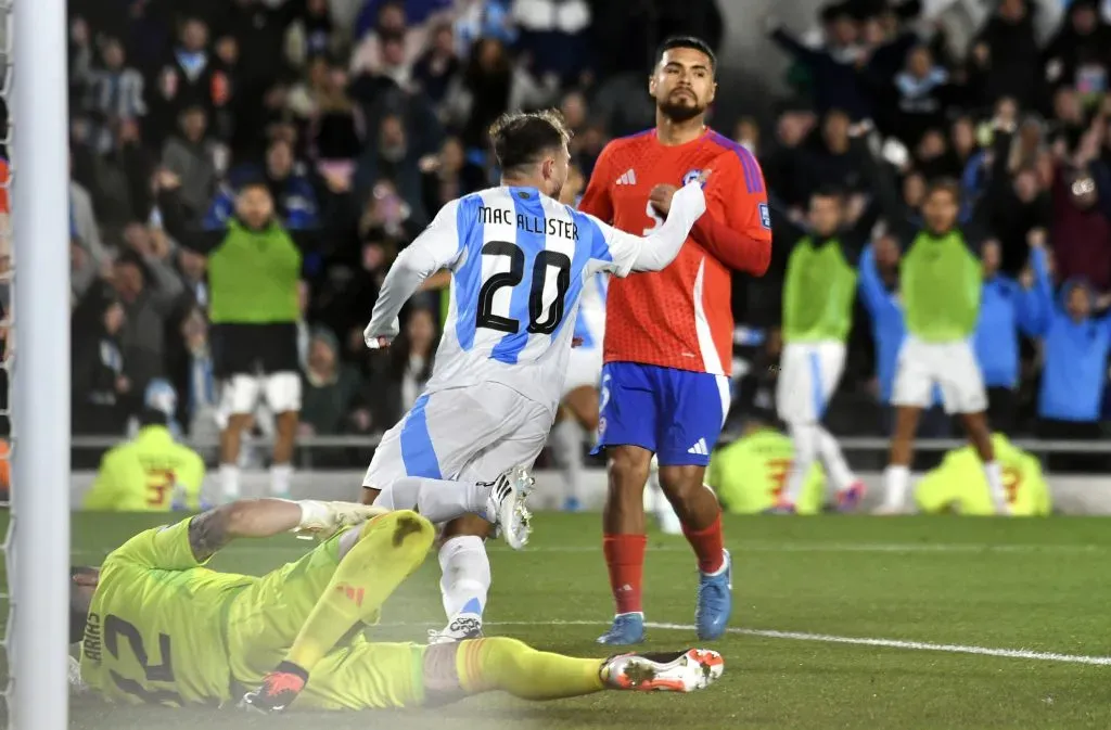 Futbol, Argentina vs Chile
Septima fecha, eliminatorias al mundial 2026.
El jugador de la seleccion argentina Alexis Mac Allister, centro, celebra su gol contra Chile durante el partido de clasificacion al mundial 2026 realizado en el estadio Monumental de Buenos Aires, Argentina.Argentina.
05/09/2024
Juan Amelio/Fotobaires/Photosport

Football, Argentina vs Chile
7nd turn, 2026 World cup qualifiers.
Argentina’s player Alexis Mac Allister, center, celebrates after scoring against Chile during the 2026 World Cup qualifier match held at the Monumental stadium in Buenos Aires, Argentina.
05/09/2024
Juan Amelio/Fotobaires/Photosport