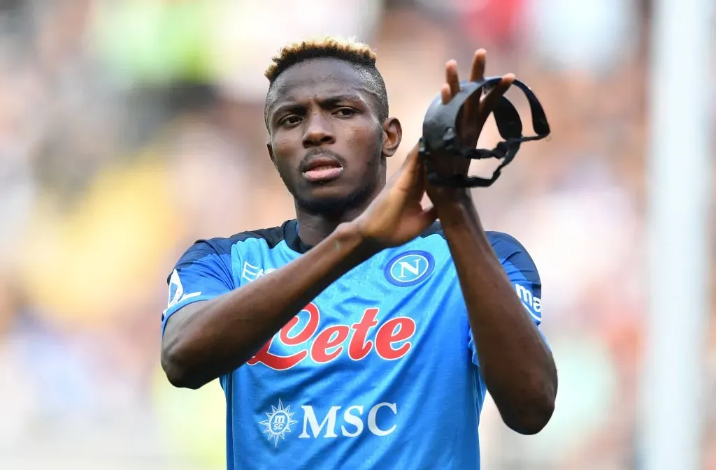 TURIM, Itália – 19 DE MARÇO: Victor Osimhen, do SSC Napoli, aplaude os torcedores após a partida da Serie A entre Torino FC e SSC Napoli no Stadio Olimpico di Torino em 19 de março de 2023 em Turim, Itália. (Foto: Valerio Pennicino/Getty Images)