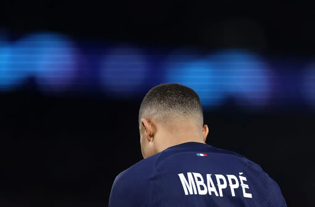 Mbappé está próximo de defender o Real Madrid na próxima temporada. (Photo by Alex Pantling/Getty Images)