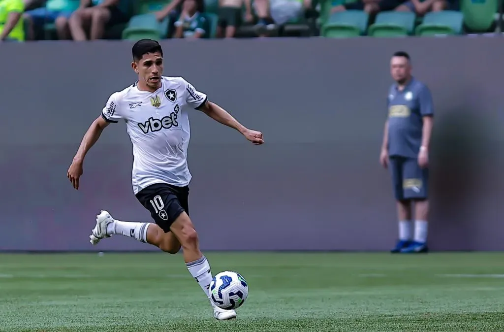 Savarino em campo pelo Botafogo – Foto: Fabio Giannelli/AGIF