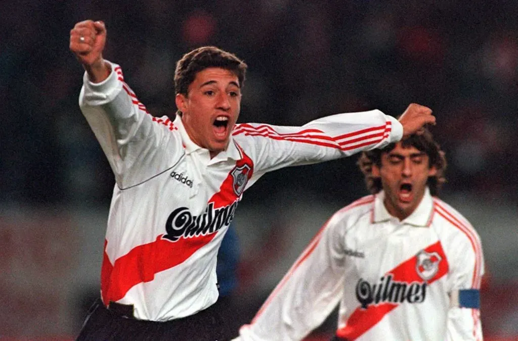 Hernan Crespo anotó los dos tantos de River ante América de Cali en la gran final. (Foto: @RiverPlate).