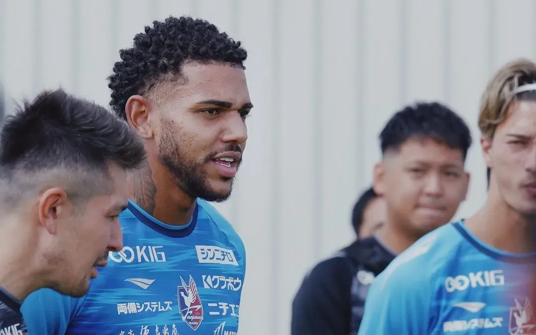 Werik foi integrado ao time japonês e já treina com os novos companheiros do Fagiano Okayama. Foto: Divulgação redes sociais/Fagiano Okayama
