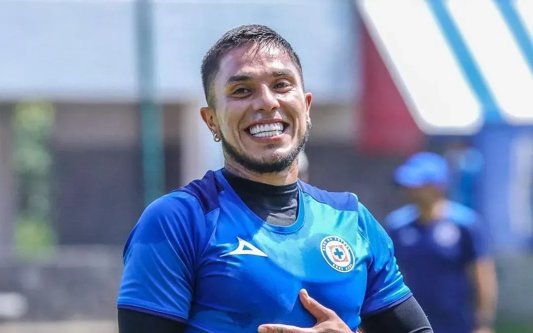 Carlos Salcedo, el primer refuerzo de este mercado. (@CruzAzul)