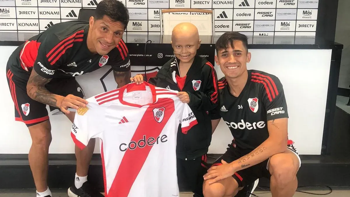 El encuentro entre Enzo Pérez,Pablo Solari y Jero. (@comunidadnata)