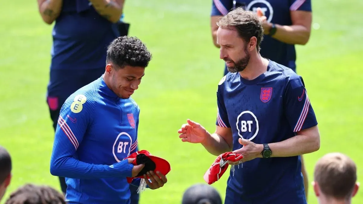 Just like England players receive a cap, like James Justin here in 2022, Spurs players have a designated number.