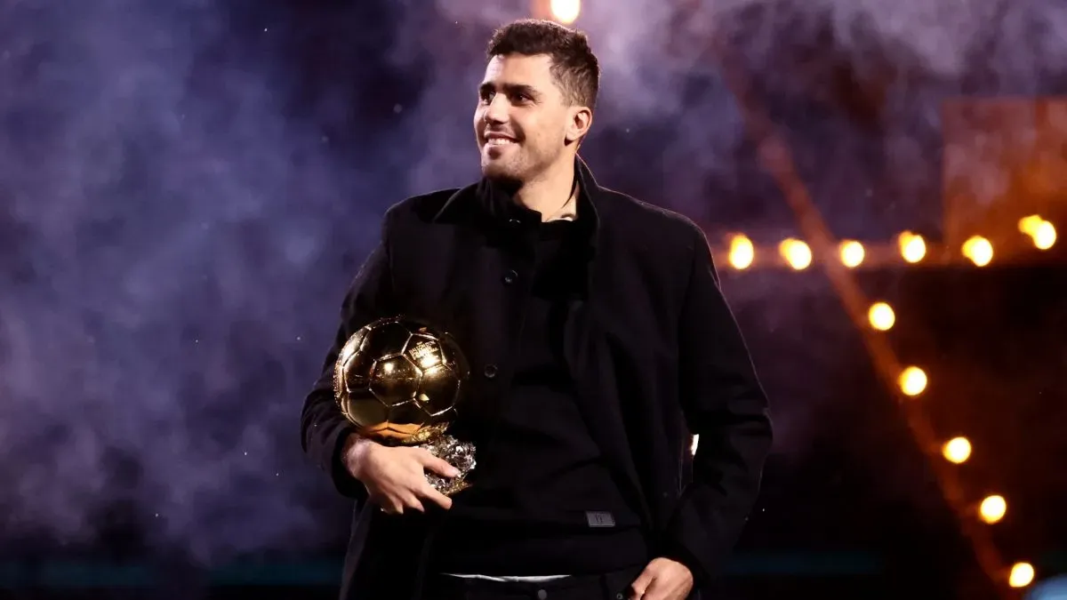 Rodri holds up his ballon d’or award prior to the Premier League match between Manchester City FC and Tottenham Hotspur on November 23, 2024.