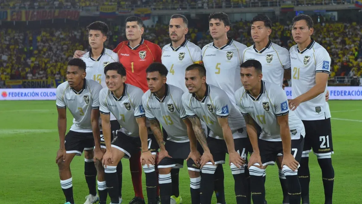 Players of Bolivia pose for a team photo prior to the South American FIFA World Cup 2026 Qualifier match between Colombia and Bolivia.