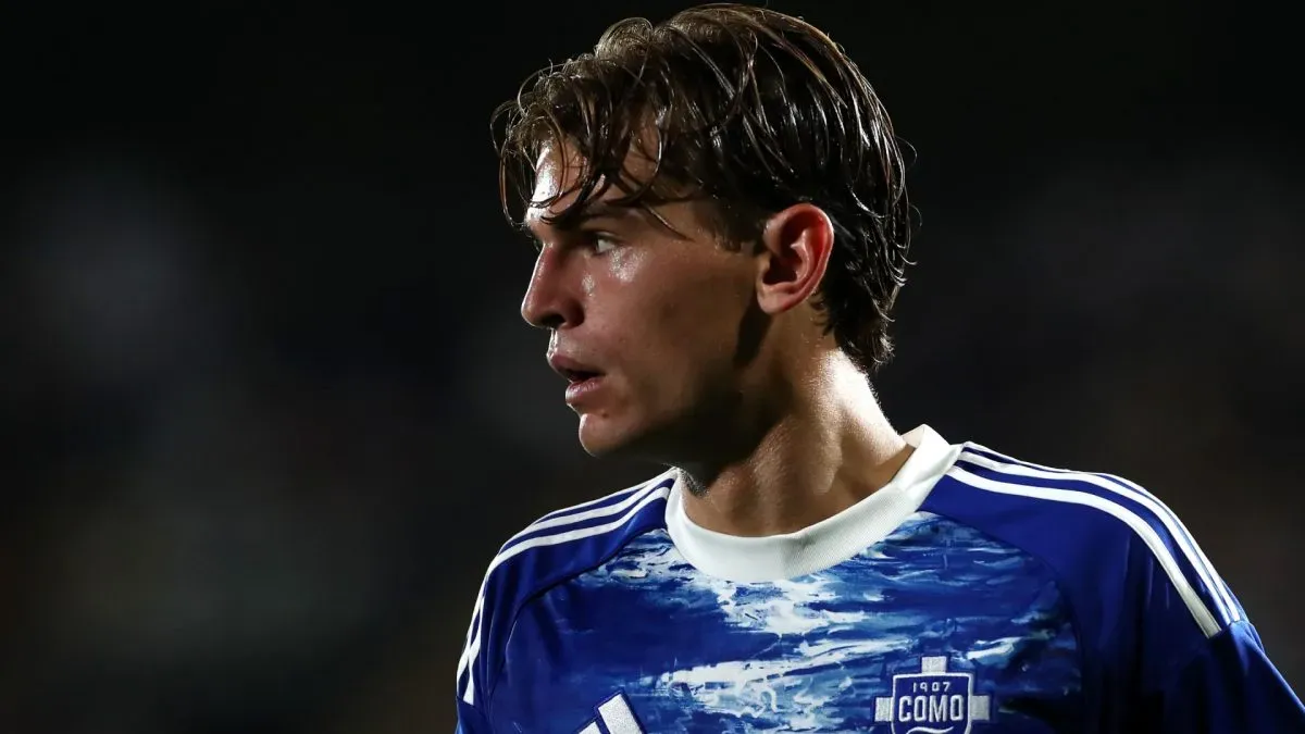 Nico Paz looks on during the Serie A match between Como 1907 and Genoa CFC at Giuseppe Sinigaglia Stadium on September 15, 2025.