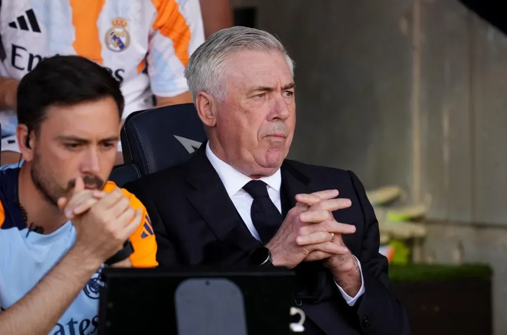 Ancelotti durante o jogo com o Barcelona. Photo by Alex Caparros/Getty Images