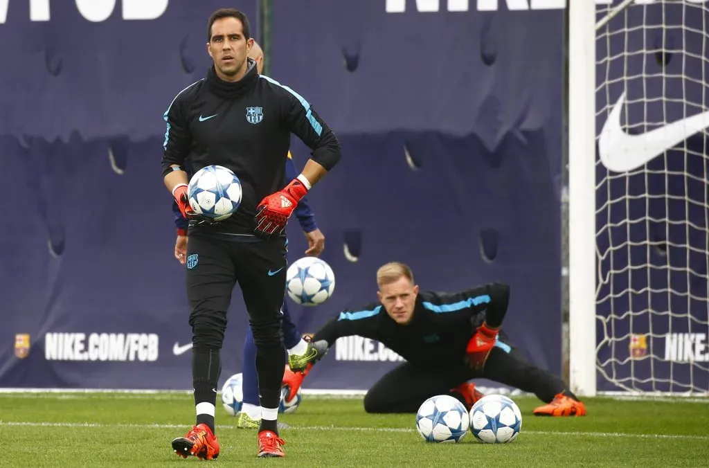 Bravo y Ter Stegen lucharon por el puesto de titular en Barcelona