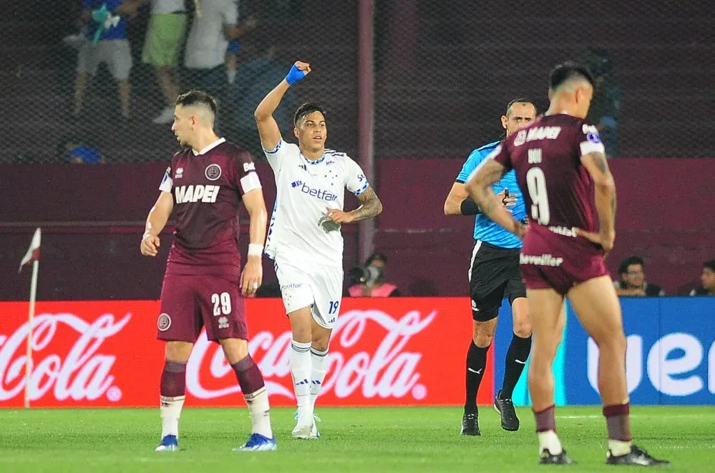 Kaio Jorge comemora marcado na vitória do Cruzeiro sobre o Lanús. Foto: Jorge Matias/Imago Images