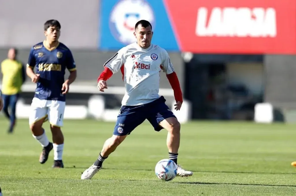 Gary Medel fue protagonista del entrenamiento. Foto: La Roja.