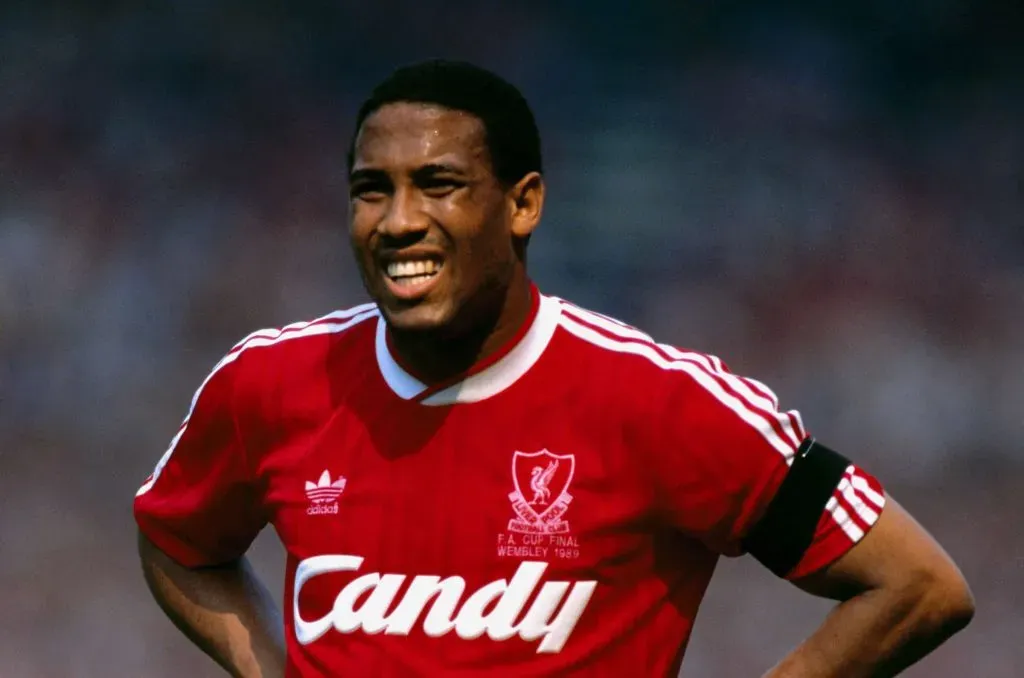 John Barnes, gloria y goleador histórico del Liverpool.